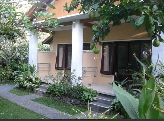 Kubuku Homestay * آميدْ